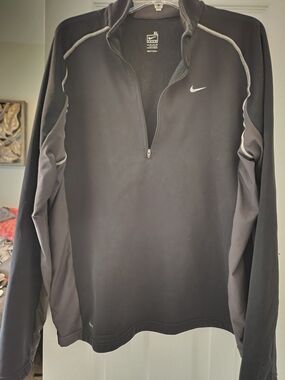 Nike Men’s Black and Gray Performance Half-Zip Pullover
